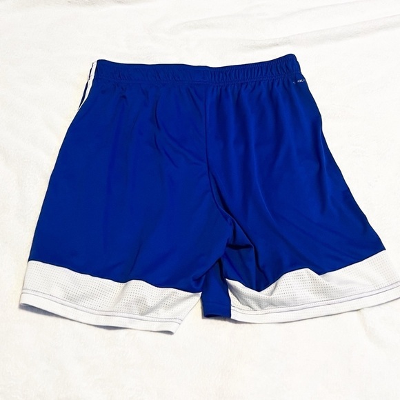 Adidas Blue & White Men’s Athletic Shorts Pockets Medium Pull On Elastic Waist - Picture 2 of 7